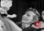 Standbild Internationale doll anzeigen Italien, 1954, aus Sekunde 22 historischem Filmmaterial Videoclip 65675041492