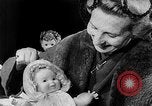 Standbild Internationale doll anzeigen Italien, 1954, aus Sekunde 28 historischem Filmmaterial Videoclip 65675041492