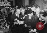 Standbild Internationale doll anzeigen Italien, 1954, aus Sekunde 30 historischem Filmmaterial Videoclip 65675041492