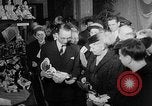 Standbild Internationale doll anzeigen Italien, 1954, aus Sekunde 31 historischem Filmmaterial Videoclip 65675041492