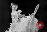 Standbild Internationale doll anzeigen Italien, 1954, aus Sekunde 36 historischem Filmmaterial Videoclip 65675041492