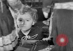 Standbild Internationale doll anzeigen Italien, 1954, aus Sekunde 37 historischem Filmmaterial Videoclip 65675041492