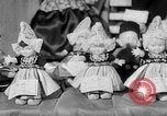 Standbild Internationale doll anzeigen Italien, 1954, aus Sekunde 40 historischem Filmmaterial Videoclip 65675041492