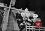 Standbild Internationale doll anzeigen Italien, 1954, aus Sekunde 42 historischem Filmmaterial Videoclip 65675041492