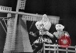 Standbild Internationale doll anzeigen Italien, 1954, aus Sekunde 43 historischem Filmmaterial Videoclip 65675041492