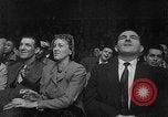 Immagine di Guanti Golden Light middleweight boxe New York City USA, 1954, secondo 19 filmato di repertorio 65675041494