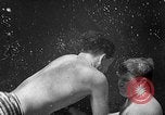 Immagine di Boxe subacquea Silver Springs Florida USA, 1954, secondo 17 filmato di repertorio 65675041495