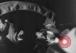 Image Les travailleurs Unis de l'automobile visitent le camp Atterbury Camp Atterbury Indiana USA, 1943, de la seconde 19 séquences d'archives historiques vidéo 65675041518