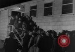 Image Les travailleurs Unis de l'automobile visitent le camp Atterbury Camp Atterbury Indiana USA, 1943, de la seconde 24 séquences d'archives historiques vidéo 65675041518