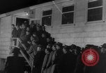 Image Les travailleurs Unis de l'automobile visitent le camp Atterbury Camp Atterbury Indiana USA, 1943, de la seconde 25 séquences d'archives historiques vidéo 65675041518