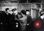 Image Les travailleurs Unis de l'automobile visitent le camp Atterbury Camp Atterbury Indiana USA, 1943, de la seconde 27 séquences d'archives historiques vidéo 65675041518