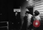 Image Les travailleurs Unis de l'automobile visitent le camp Atterbury Camp Atterbury Indiana USA, 1943, de la seconde 32 séquences d'archives historiques vidéo 65675041518