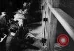 Image Les travailleurs Unis de l'automobile visitent le camp Atterbury Camp Atterbury Indiana USA, 1943, de la seconde 34 séquences d'archives historiques vidéo 65675041518