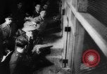 Image Les travailleurs Unis de l'automobile visitent le camp Atterbury Camp Atterbury Indiana USA, 1943, de la seconde 35 séquences d'archives historiques vidéo 65675041518