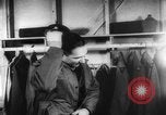 Image Les travailleurs Unis de l'automobile visitent le camp Atterbury Camp Atterbury Indiana USA, 1943, de la seconde 40 séquences d'archives historiques vidéo 65675041518