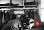 Image Les travailleurs Unis de l'automobile visitent le camp Atterbury Camp Atterbury Indiana USA, 1943, de la seconde 41 séquences d'archives historiques vidéo 65675041518