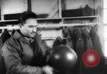 Image Les travailleurs Unis de l'automobile visitent le camp Atterbury Camp Atterbury Indiana USA, 1943, de la seconde 42 séquences d'archives historiques vidéo 65675041518