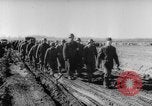 Image Les travailleurs Unis de l'automobile visitent le camp Atterbury Camp Atterbury Indiana USA, 1943, de la seconde 47 séquences d'archives historiques vidéo 65675041518