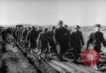 Image Les travailleurs Unis de l'automobile visitent le camp Atterbury Camp Atterbury Indiana USA, 1943, de la seconde 48 séquences d'archives historiques vidéo 65675041518