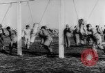 Image Les travailleurs Unis de l'automobile visitent le camp Atterbury Camp Atterbury Indiana USA, 1943, de la seconde 58 séquences d'archives historiques vidéo 65675041518