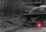 Image -NOUS 16e Infanterie accompagnée d'Armor avance d'Osterode Allemagne, 1945, de la seconde 15 séquences d'archives historiques vidéo 65675041532