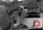 Image -NOUS 16e Infanterie accompagnée d'Armor avance d'Osterode Allemagne, 1945, de la seconde 45 séquences d'archives historiques vidéo 65675041532
