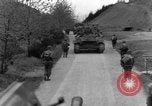 Image -NOUS 16e Infanterie accompagnée d'Armor avance d'Osterode Allemagne, 1945, de la seconde 48 séquences d'archives historiques vidéo 65675041532