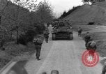 Image -NOUS 16e Infanterie accompagnée d'Armor avance d'Osterode Allemagne, 1945, de la seconde 50 séquences d'archives historiques vidéo 65675041532