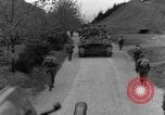 Image -NOUS 16e Infanterie accompagnée d'Armor avance d'Osterode Allemagne, 1945, de la seconde 54 séquences d'archives historiques vidéo 65675041532