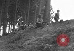 Image Troupes de US 16e Régiment d'infanterie Andreasberg avance vers St Allemagne, 1945, de la seconde 6 séquences d'archives historiques vidéo 65675041534