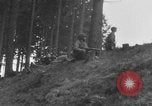 Image Troupes de US 16e Régiment d'infanterie Andreasberg avance vers St Allemagne, 1945, de la seconde 8 séquences d'archives historiques vidéo 65675041534