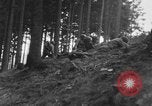 Image Troupes de US 16e Régiment d'infanterie Andreasberg avance vers St Allemagne, 1945, de la seconde 12 séquences d'archives historiques vidéo 65675041534