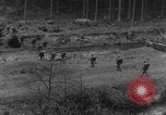 Image Troupes de US 16e Régiment d'infanterie Andreasberg avance vers St Allemagne, 1945, de la seconde 16 séquences d'archives historiques vidéo 65675041534