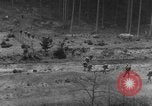 Image Troupes de US 16e Régiment d'infanterie Andreasberg avance vers St Allemagne, 1945, de la seconde 20 séquences d'archives historiques vidéo 65675041534
