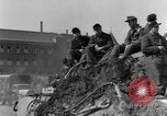 Immagine di I soldati tedeschi Iserlohn Germania, 1945, secondo 56 filmato di repertorio 65675041535