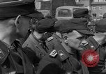 Immagine di I soldati tedeschi Iserlohn Germania, 1945, secondo 16 filmato di repertorio 65675041536