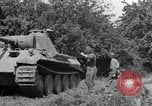 Immagine di Mark V serbatoi Saint Lo Francia, 1944, secondo 10 filmato di repertorio 65675041540