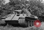 Immagine di Mark V serbatoi Saint Lo Francia, 1944, secondo 16 filmato di repertorio 65675041540
