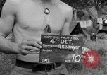 Standbild Deutsche Mark V Tank von den Amerikanern gefangengenommen Saint Lo Frankreich, 1944, aus Sekunde 3 historischem Filmmaterial Videoclip 65675041541