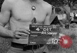 Standbild Deutsche Mark V Tank von den Amerikanern gefangengenommen Saint Lo Frankreich, 1944, aus Sekunde 4 historischem Filmmaterial Videoclip 65675041541
