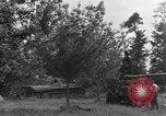 Standbild Deutsche Mark V Tank von den Amerikanern gefangengenommen Saint Lo Frankreich, 1944, aus Sekunde 26 historischem Filmmaterial Videoclip 65675041541