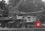 Standbild Deutsche Mark V Tank von den Amerikanern gefangengenommen Saint Lo Frankreich, 1944, aus Sekunde 45 historischem Filmmaterial Videoclip 65675041541