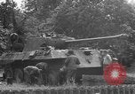 Standbild Deutsche Mark V Tank von den Amerikanern gefangengenommen Saint Lo Frankreich, 1944, aus Sekunde 48 historischem Filmmaterial Videoclip 65675041541
