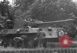 Standbild Deutsche Mark V Tank von den Amerikanern gefangengenommen Saint Lo Frankreich, 1944, aus Sekunde 49 historischem Filmmaterial Videoclip 65675041541