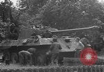 Standbild Deutsche Mark V Tank von den Amerikanern gefangengenommen Saint Lo Frankreich, 1944, aus Sekunde 52 historischem Filmmaterial Videoclip 65675041541