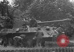 Standbild Deutsche Mark V Tank von den Amerikanern gefangengenommen Saint Lo Frankreich, 1944, aus Sekunde 54 historischem Filmmaterial Videoclip 65675041541