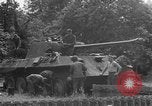 Standbild Deutsche Mark V Tank von den Amerikanern gefangengenommen Saint Lo Frankreich, 1944, aus Sekunde 56 historischem Filmmaterial Videoclip 65675041541