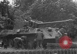 Standbild Deutsche Mark V Tank von den Amerikanern gefangengenommen Saint Lo Frankreich, 1944, aus Sekunde 59 historischem Filmmaterial Videoclip 65675041541