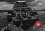 Standbild Prüfung deutscher Panzer Kassel Deutschland, 1945, aus Sekunde 14 historischem Filmmaterial Videoclip 65675041546