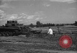 Standbild Prüfung deutscher Panzer Kassel Deutschland, 1945, aus Sekunde 32 historischem Filmmaterial Videoclip 65675041546